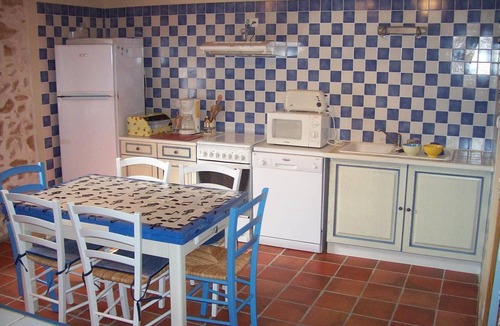Barrais-Bussolles Cottage | Large cottage in Barrais-Bussolles with fireplace and pets allowed
