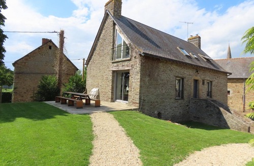 Boucey Cottage | Large cozy house, internet access, pets allowed