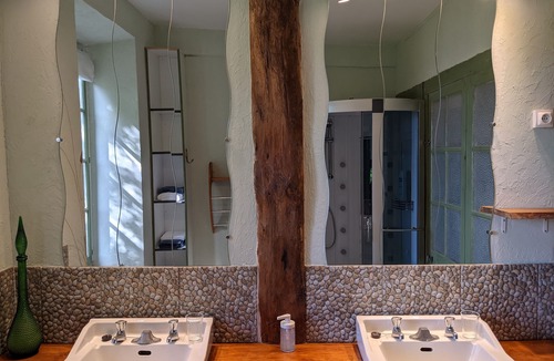 Montaillou Bed & Breakfast | Large double guest room for families