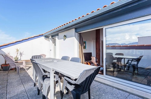 Saint-Jean-de-Luz City Center Apartment | Large downtown apartment with terrace and parking