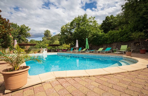 Gravieres House | Large estate with swimming pool up to 31 people in 5 independent cottages