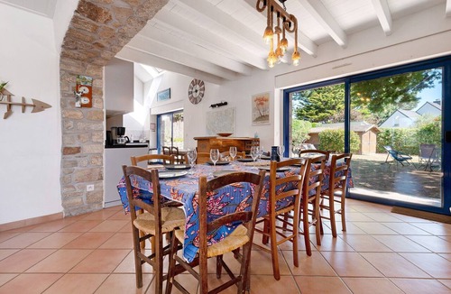 Baden House | Large Family Home in the Gulf: Terrace & Wi-Fi in Baden