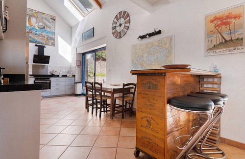 Baden House | Large Family Home in the Gulf: Terrace & Wi-Fi in Baden