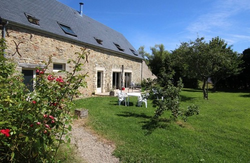 Saint-Sauveur-le-Vicomte Cottage | Large detached house in the heart of Cotentin with garden and parking