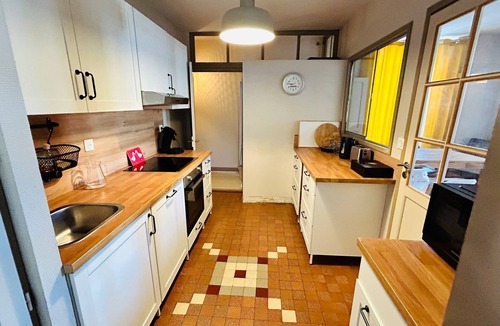 Villefranche-de-Rouergue Apartment | Large, comfortable apartment right in the center of town, ideal for families.