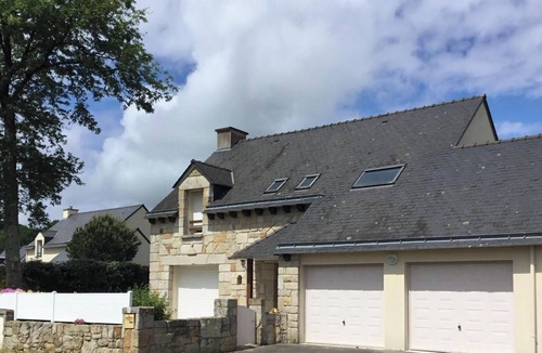 Ploeren House | LARGE HOUSE 4 bedrooms. 125 m2 .2 closed garages