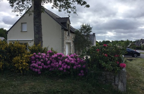 Ploeren House | LARGE HOUSE 4 bedrooms. 125 m2 .2 closed garages