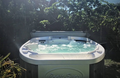 Pessac House | Large house between Bordeaux and Bassin d'Arcachon, jacuzzi, heated pool.