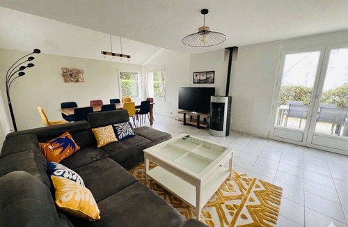 Le Palais House | Large house, pets welcome - 10 guests