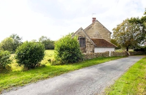 Badecon-le-Pin Cottage | Large House with Terrace near River in Berry