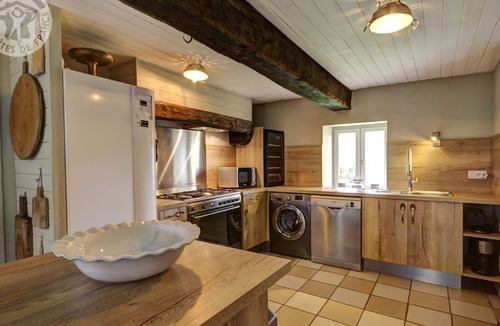 Vivans Cottage | Large house with heated private pool and pets allowed