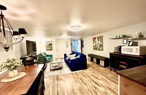 Flottemanville Apartment | Large Modern 2 Bedroom near Ocean, Airport, and Seattle with private garage