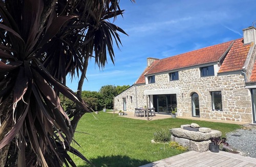 Plouescat Villa | Large modern villa with a huge garden, only 500m from the sea for max. 12 guests