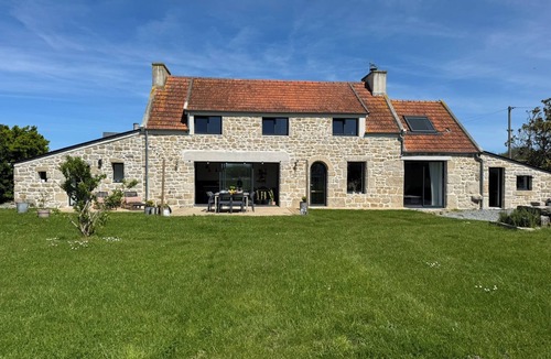 Plouescat Villa | Large modern villa with a huge garden, only 500m from the sea for max. 12 guests
