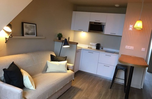 Saint-Guenole Apartment | large new studio sea view full south center bourg