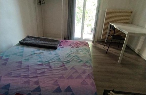 Aiguelongue House | Large Peaceful Room