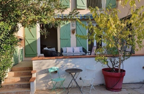 Le Port House | Large pleasant house with a flowery garden and a swimmingpool