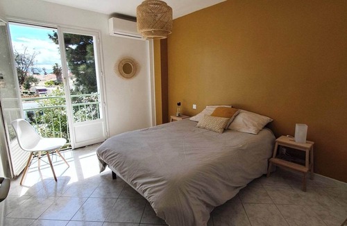 Le Port House | Large pleasant house with a flowery garden and a swimmingpool