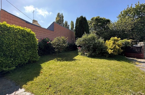 Saint-Brieuc House | Large, quiet family home in town