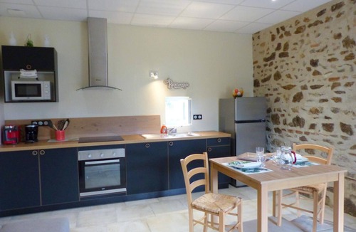 Cressanges Cottage | Large renovated farmhouse with SPA and games in Cressanges