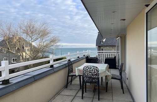 Saint-Cast-le-Guildo Apartment | Large sea-view apartment in Saint-Cast-le-Guildo | 7 guests | Ref 390