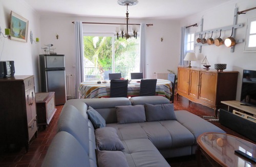 Lannion Villa | Large self-contained apartment in house near Beg Léguer beach LANNION