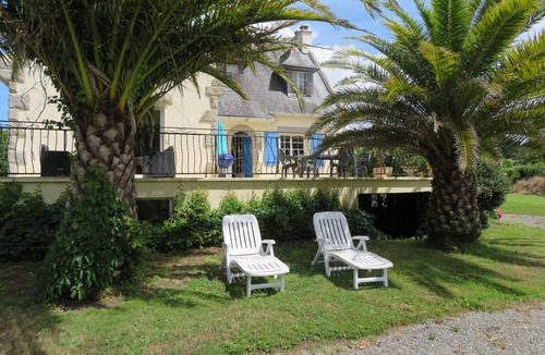 Lannion Villa | Large self-contained apartment in house near Beg Léguer beach LANNION