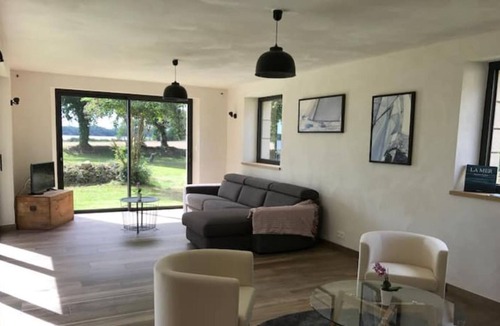 Locoal-Mendon Villa | Large villa with sea view & preserved peninsula - Pisicne