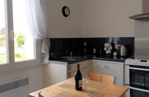 Etaules House | Lavender Cottage is a one bedroom gîte with private terrace and garden