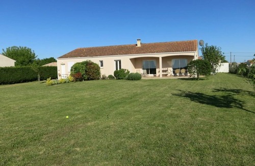 Etaules House | Lavender House and cottage 3 Bed sleeps 3