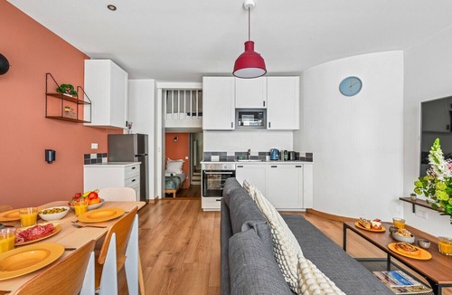 Quartier de la Porte-Saint-Denis Apartment | Lavie Maison Chic Stay, A/C & Parking