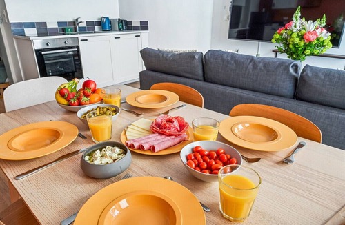 Quartier de la Porte-Saint-Denis Apartment | Lavie Maison Chic Stay, A/C & Parking