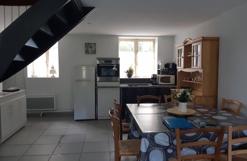 Lavoine Cottage | Lavoine Charm: 3-bedroom cottage with garden, pets allowed