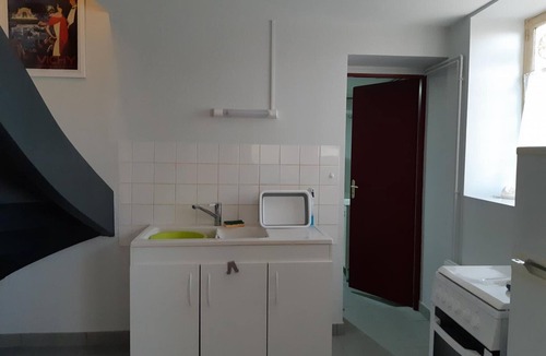 Lavoine Cottage | Lavoine Charm: 3-bedroom cottage with garden, pets allowed