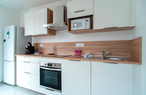 Locmariaquer Apartment | Le Bas du Nelud - Appt dans maison avec jacuzzi