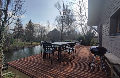 Misy-sur-Yonne Ski Chalet | Le Cèdre Bleu, Chalet au Bord D'un Lac, 100 km de Paris