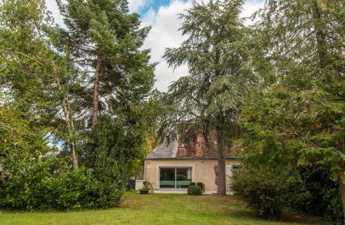 Montreuil-le-Henri House | Le cèdre du Prieuré