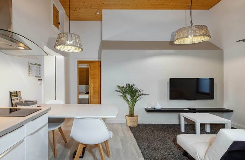 Pougny Apartment | Le Cèdre Rouge, Charmant appartement avec balcon - Vue sur parc et ruisseau