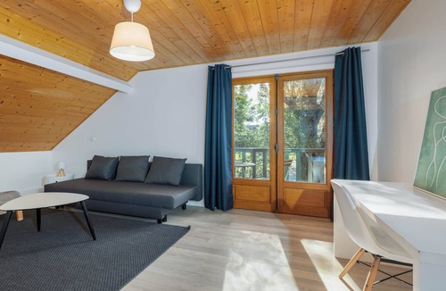 Pougny Apartment | Le Cèdre Rouge, Charmant appartement avec balcon - Vue sur parc et ruisseau