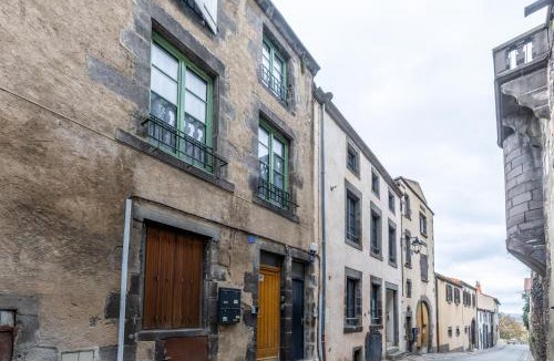 Riom Apartment | LE CATELE - Studio RIOM - 3 pers - Vulcania - Puy de Dôme - Proche Clermont Ferrand