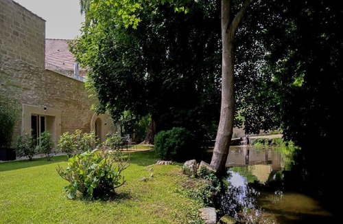 Senlis House | Le Cerf- Le Charme de la Campagne à 5 mn à Pied du Centre Ville Historique