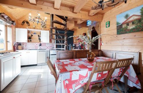 Montoldre House | Le Chalet Boisé - Maison avec jardin clôturé