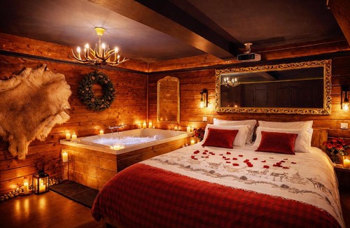 Bourgoin-Jallieu Apartment | Le Chalet romantique, SPA XXL, 5 min centre ville, Écran cinéma, Lit king size, cascade d'eau