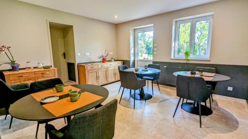Sainte-Marie-la-Blanche Bed & Breakfast | Le Clos des écureuils - chambres d'hôtes