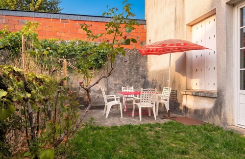 Ingrandes-Le Fresne sur Loire Apartment | Le Clos des Douves - Jardin privatif - Ingrandes