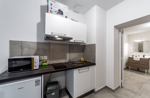 Charbonnieres-les-Bains Apartment | Le Cocon - Studio Cosy et Moderne - Charbonnière les Bains