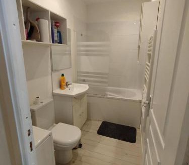 Cote Ouest Ormeaux Apartment | Le Cocon Citadin -2 ch Proximité gare