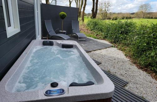 La Chapelle-du-Fest House | le cocon d'amour " tiny-house avec jaccuzi privé "