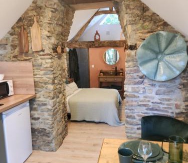 Saint-Jean-d'Elle House | le cocon d'amour " le fournil avec bain nordique privé "