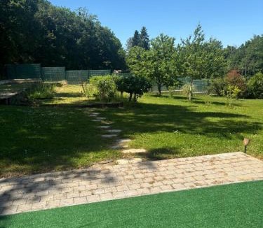 Villeneuve-sur-Yonne Ski Chalet | Le Cocon du Jardin